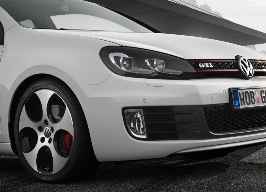  Volkswagen Golf GTi 2008 года  (фото 23 из 83)